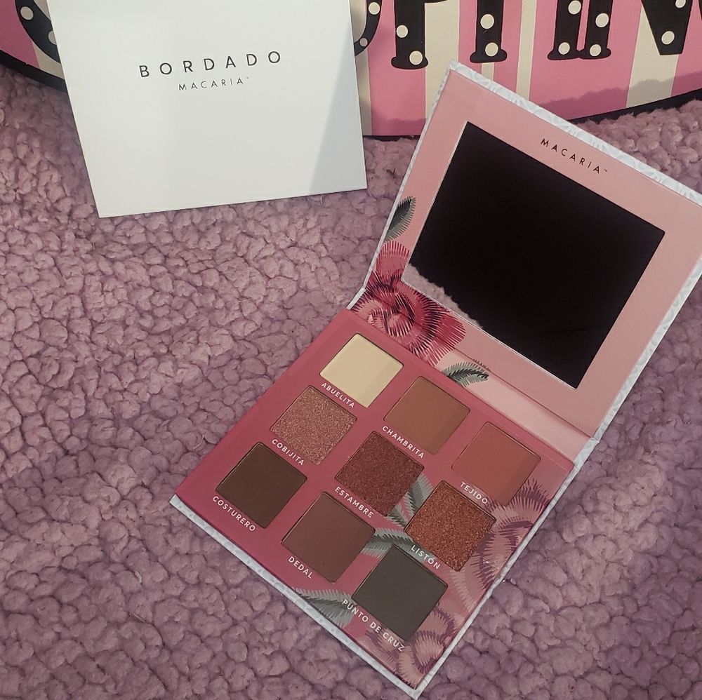 Eyeshadow Palette MACARIA BEAUTY